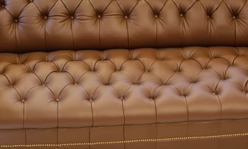 Grand canapé cuir remis en état à Roquemaure